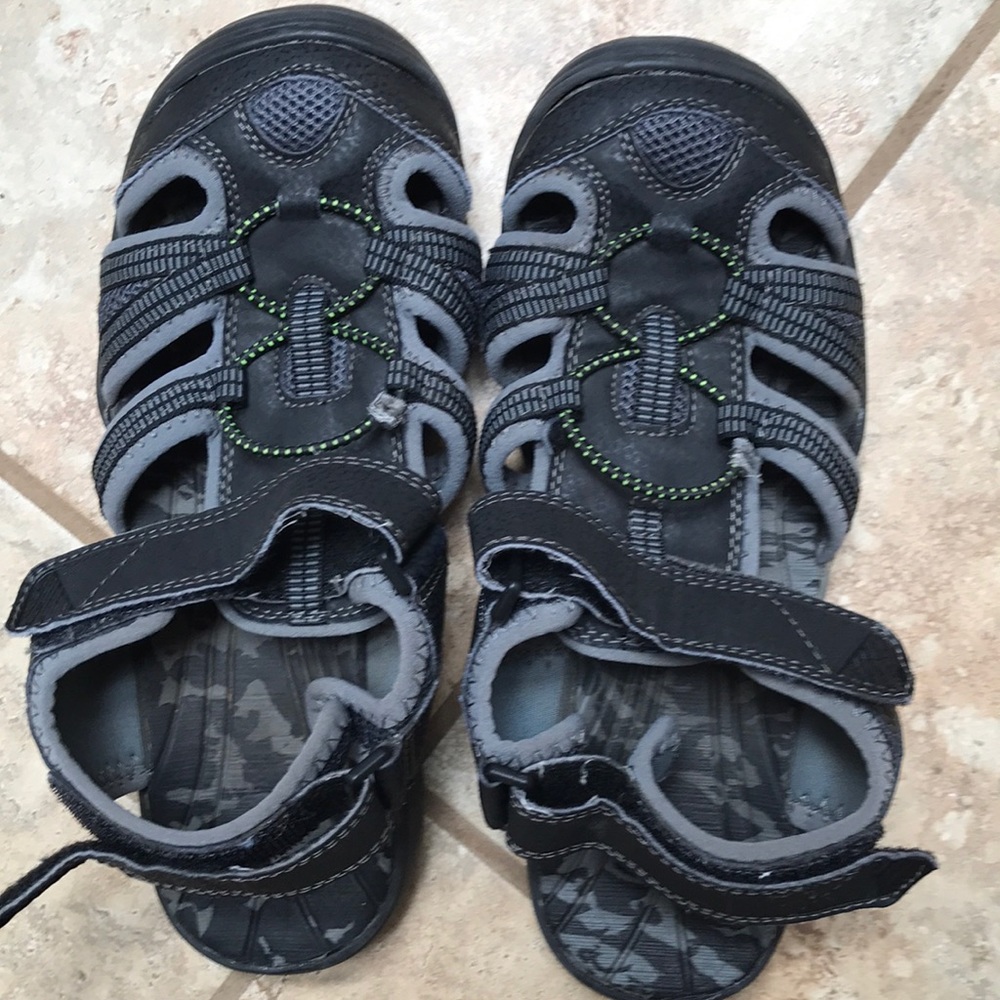 Sonoma Big Boys Sandals Size 6